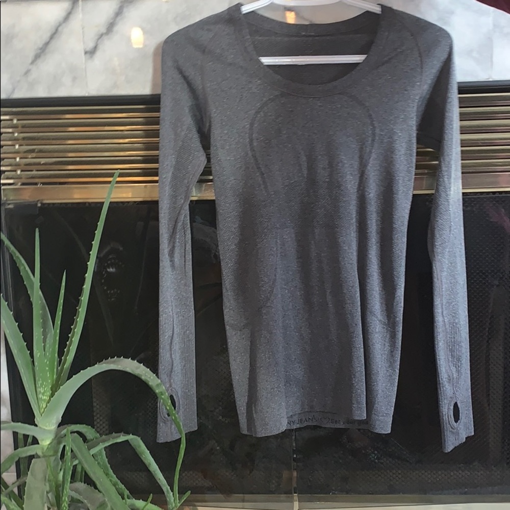 Grey lulu lemon breathable long sleeve shirt